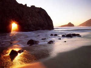 Pfeiffer_Beach_Wallpaper__yvt2